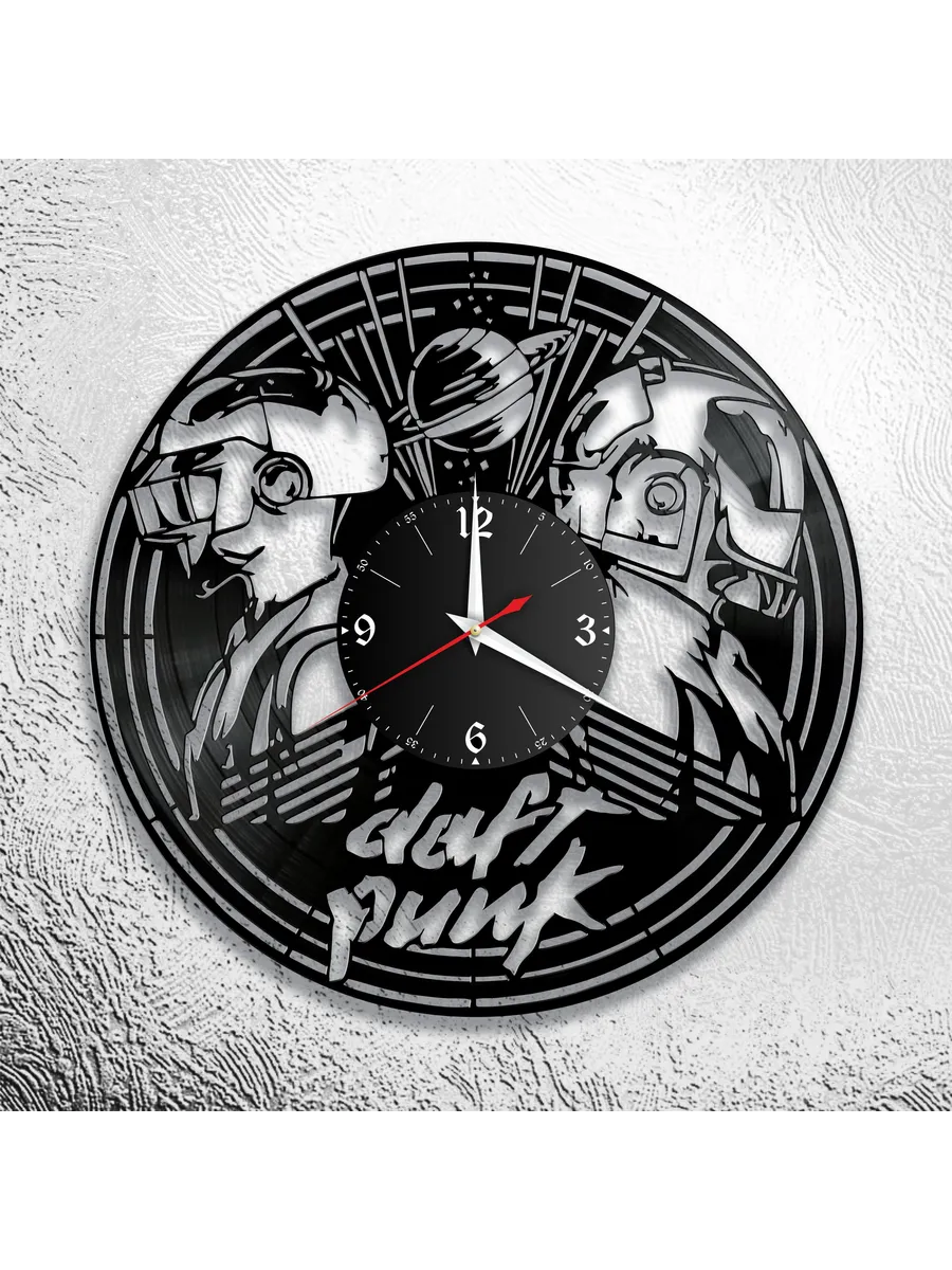 Настенные часы с дуэтом Daft Punk
