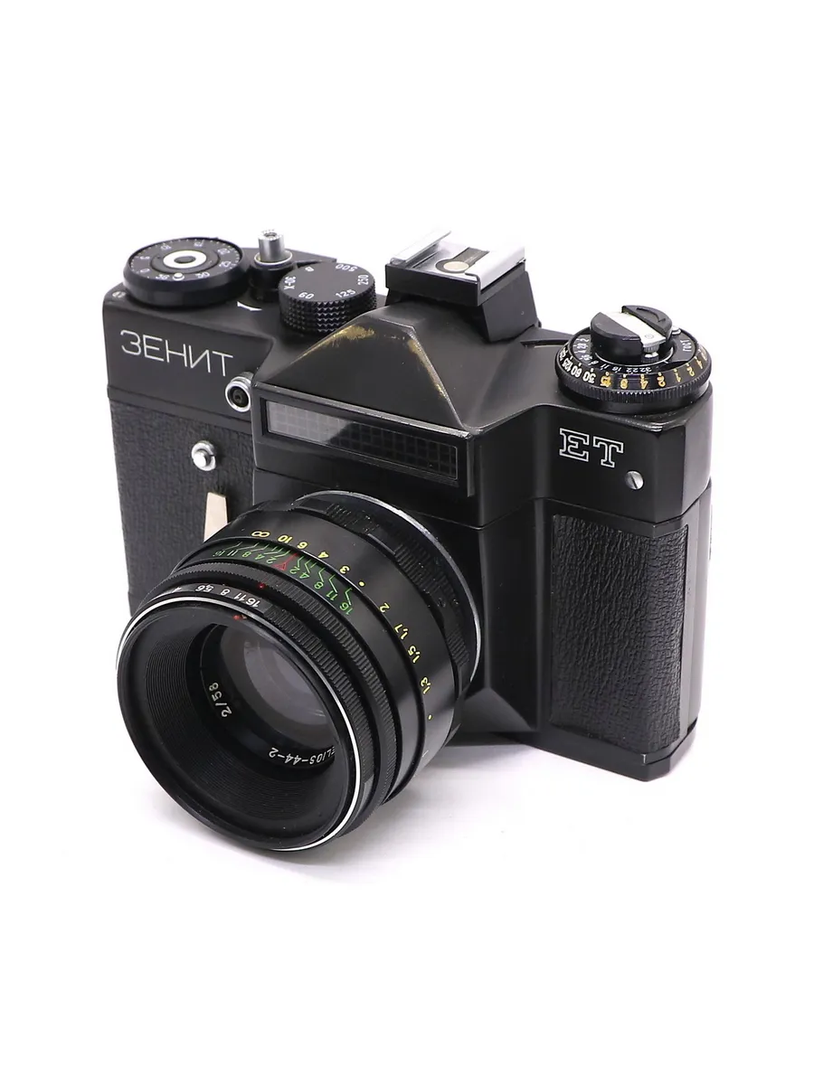 Зеркальный фотоаппарат Зенит ЕТ + Гелиос-44-2 (СССР)
