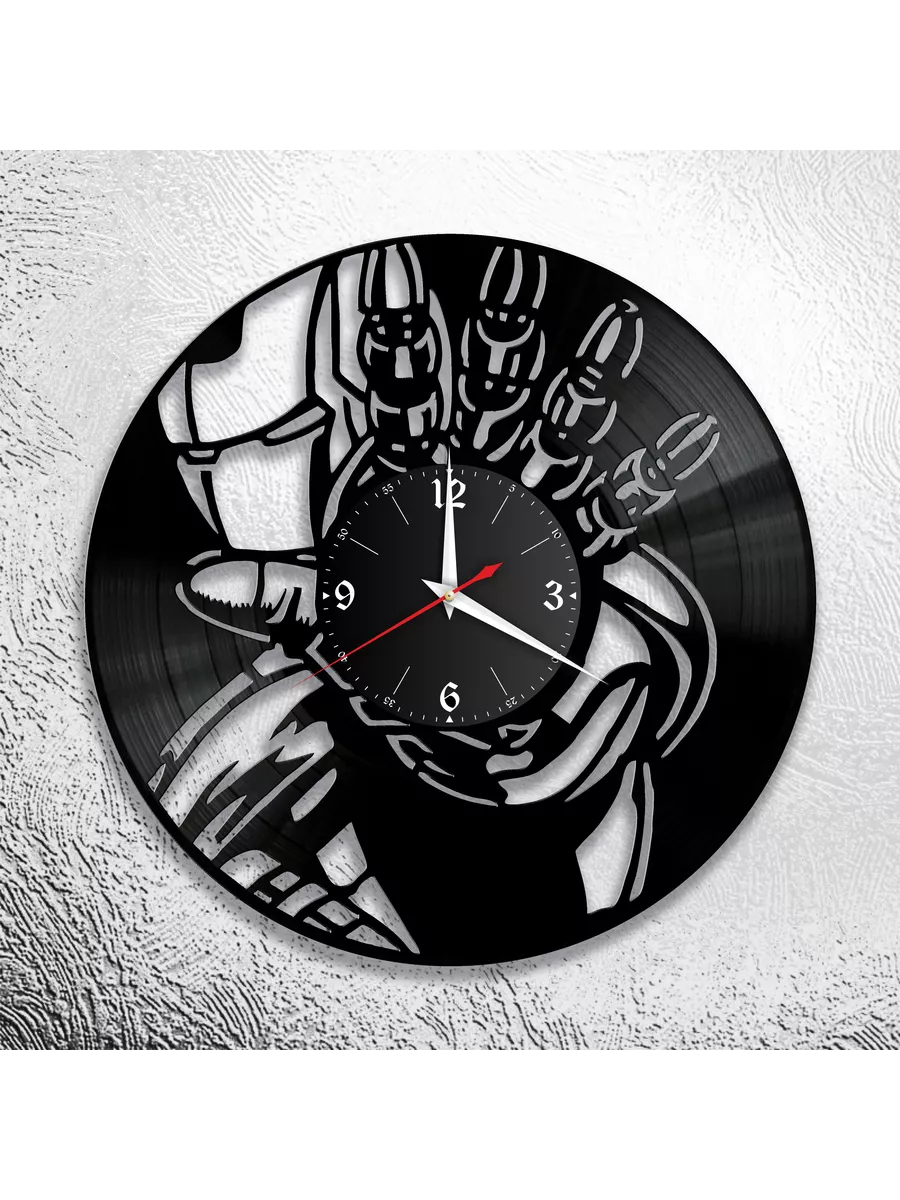 Настенные часы с изображением Iron Man