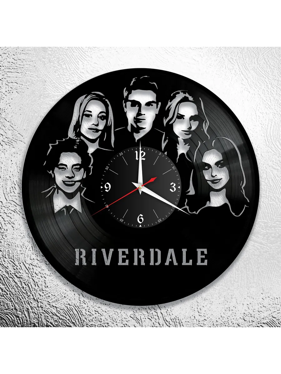 Настенные часы с героями сериала Ривердейл