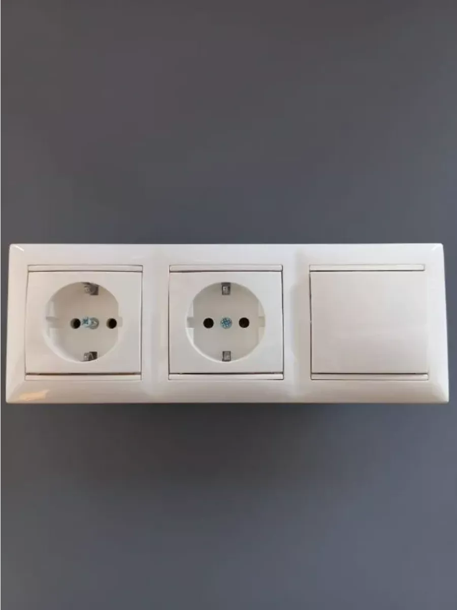 Розетка Legrand Valena(2шт)+выкл1кл(1шт) +рамка 3поста белый
