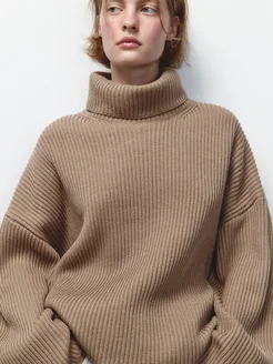 Свитер бежевый oversize в рубчик с воротником