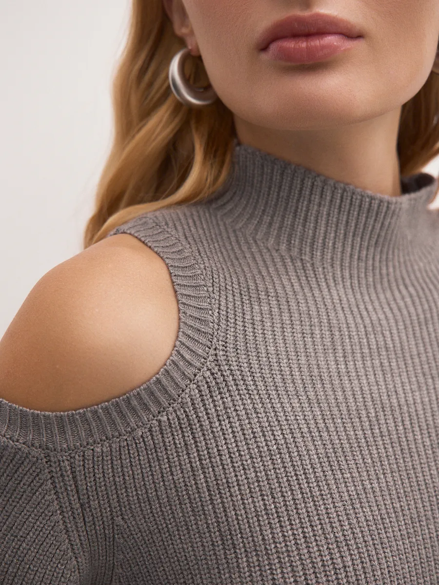 Свитер джемпер с открытыми плечами