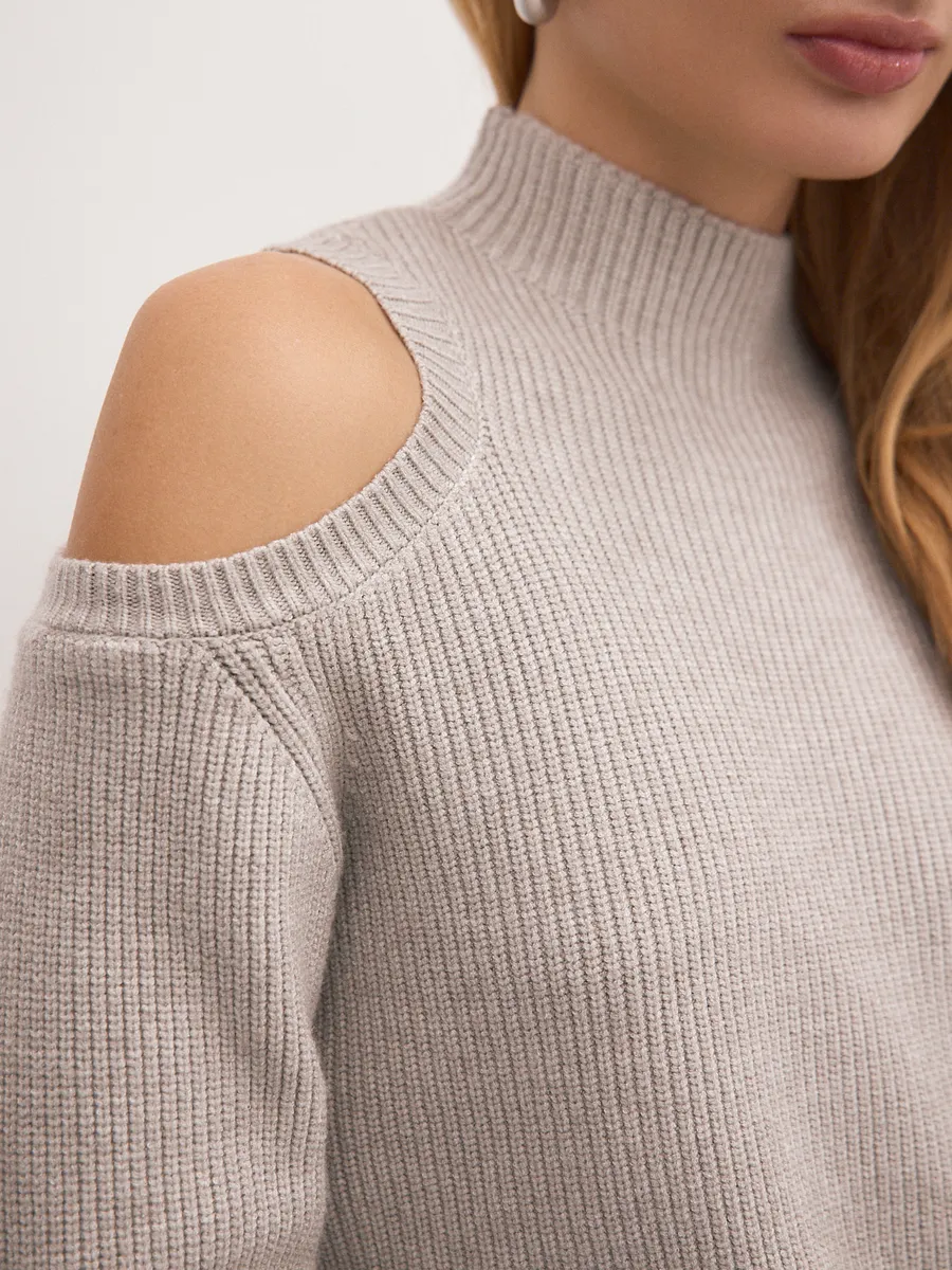 Свитер джемпер с открытыми плечами