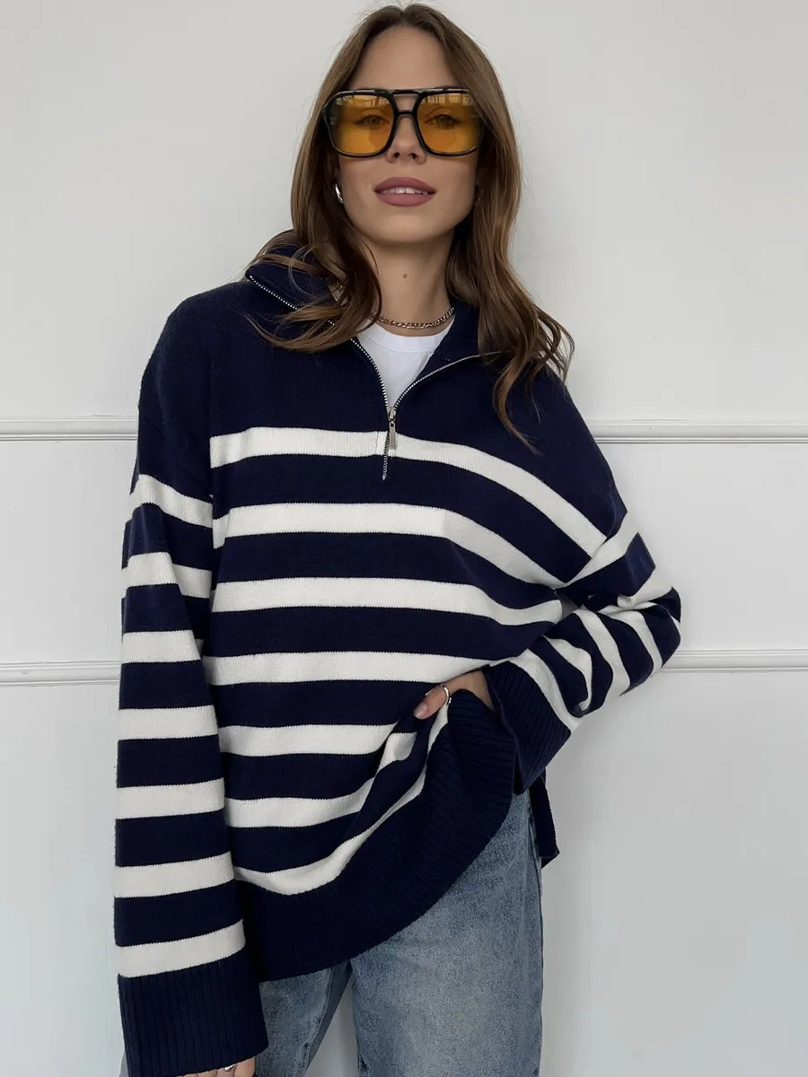 Свитер в полоску с замком