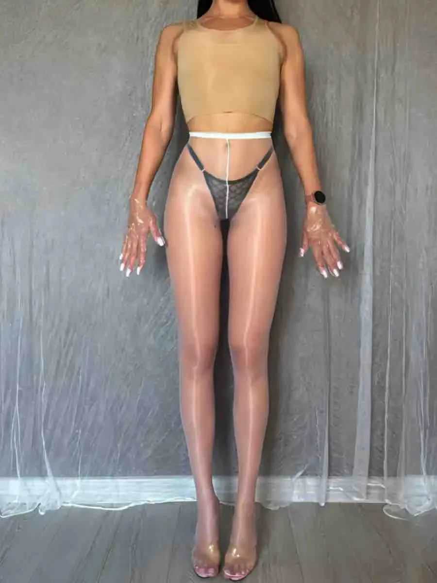 Есектегі семіз әйелді сиқырлайды