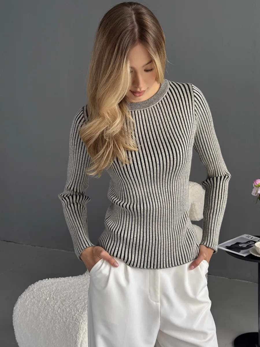 Кофта теплая в рубчик вязаная